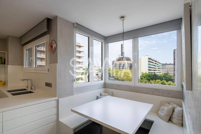 Foto a8eae3dd-772e-45d4-b6a0-abefeba29d60. Alquiler piso amplia y luminosa vivienda en Pedralbes junto a sarriá con zona verde y piscina. en Barcelona