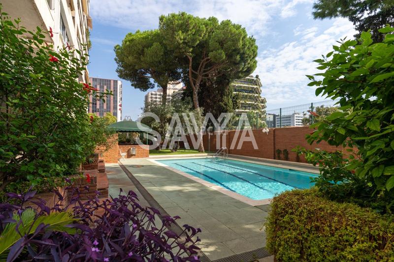 Foto c5d30201-ac43-47c3-b328-84758eb9ee79. Alquiler piso amplia y luminosa vivienda en Pedralbes junto a sarriá con zona verde y piscina. en Barcelona