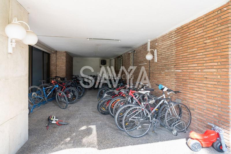 Foto cd810ae8-931a-4847-be46-113fab81cd9a. Alquiler piso amplia y luminosa vivienda en Pedralbes junto a sarriá con zona verde y piscina. en Barcelona