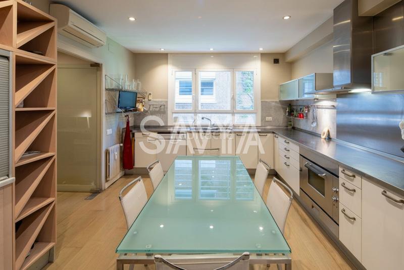 Foto a8024b4f-002d-42b1-9e8c-529bd65eaba6. Etagenwohnung mit parking in Sant Gervasi - Galvany Barcelona