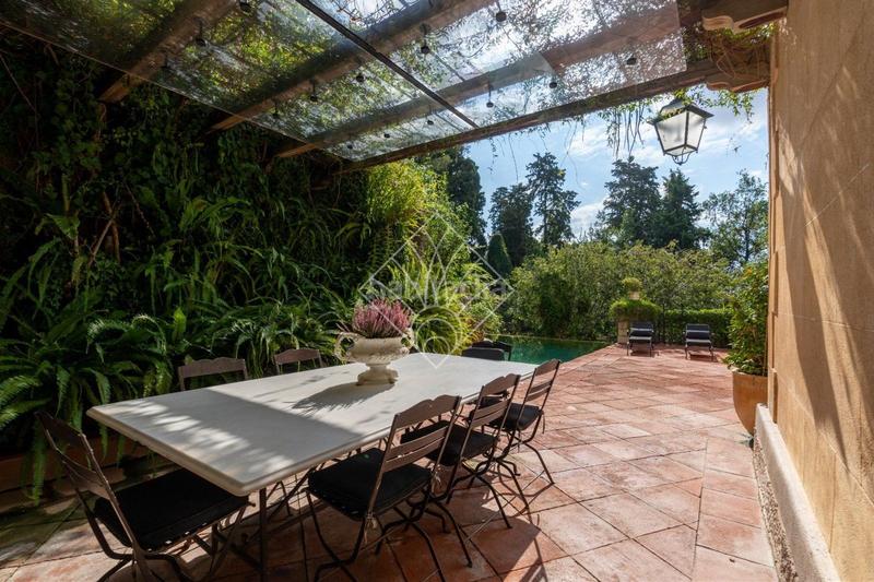 Foto 8f7faedf-dee6-4d37-bd6c-1c24cd197227. Casa exclusiva casa en el corazón en Putget - Farró Barcelona