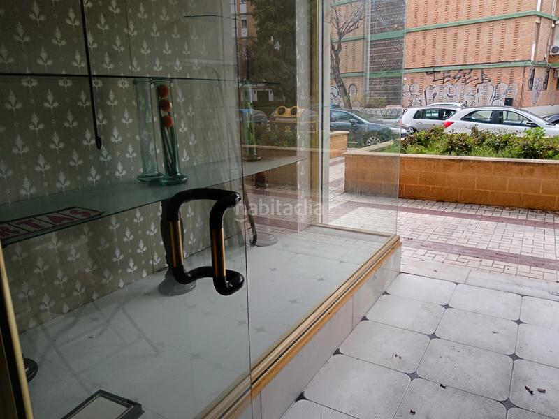 Foto 8af17710-c459-4fbc-be2f-70545010e8a6. Alquiler local comercial alquiler de local en avenida principal en Málaga