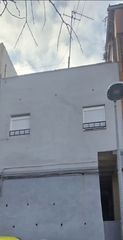 Gebäude in Pau claris 18. Edificio en venta en santa coloma de gramenet, 5 dormitorios.
