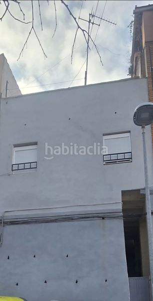 Foto 608472a4-365a-448e-b701-550d6c91ab14. Edifici a pau claris 18 a El Raval Santa Coloma de Gramenet