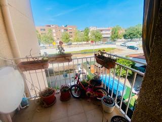 Appartement  Carrer d'amposta. Vivienda con plaza de parking y trastero incluidos en el precio.