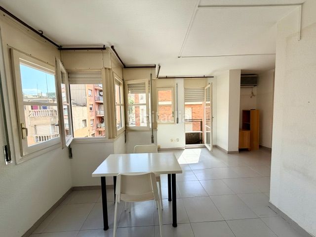 Foto 5e24cedb-1c8a-43b2-b930-4de3329bc5a8. Loft a Cementiri Vell Terrassa