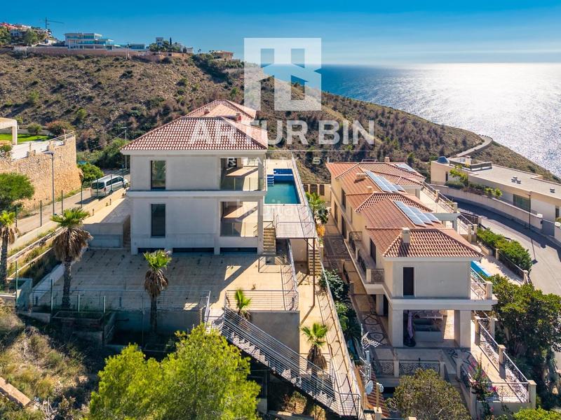 Foto 2b557e5a-a52c-4bc9-bf0f-cd1056f47b52. Chalet mit parking pool in Rincón Alto Benidorm