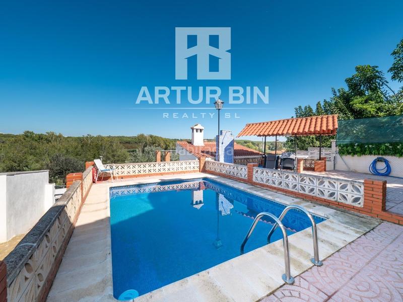 Foto a52ba0f8-cdbf-47d0-9944-69d1b04df3ab. Casa a schiera con piscina in Riba - roja de Túria