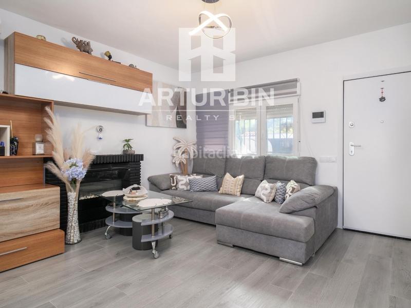 Foto c528fc3a-5e04-449a-ad66-0fdd77712668. Casa a schiera con piscina in Riba - roja de Túria