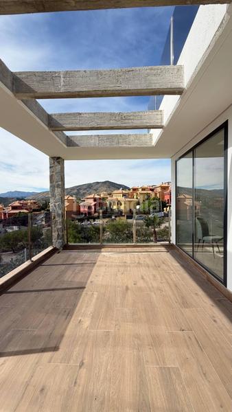 Foto c657a99c-942a-48ed-a45b-107f87f4f415. Chalet mit parking pool in balcón de Finestrat-terra marina Finestrat