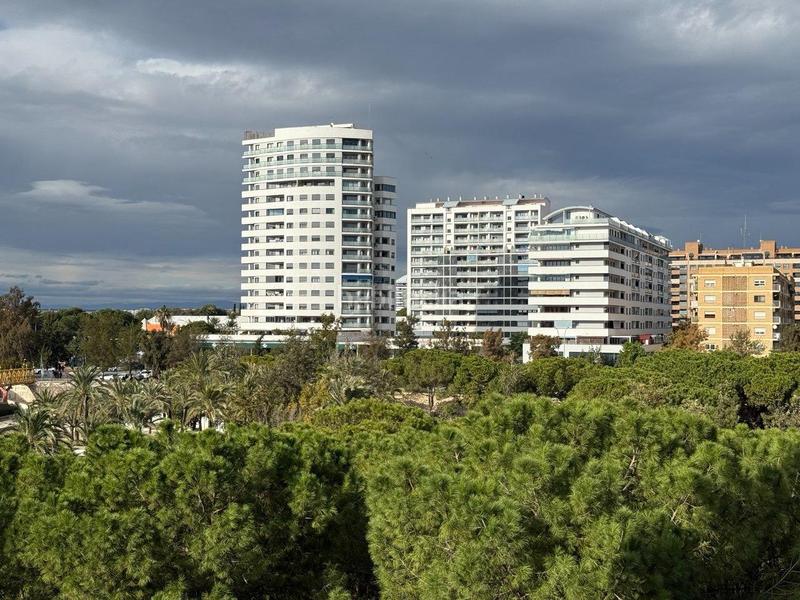 Foto aaa9f276-4950-48f5-9748-63640fb21d7d. Rent apartment with parking in La Petxina Valencia