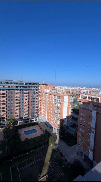 Foto 409755b0-de8a-463e-ad0d-f6437ea8eac7. Àtic amb aparcament piscina a Penya-Roja - Avda. Francia Valencia