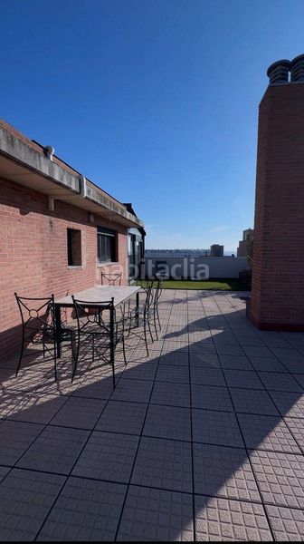 Foto fbae5af7-6213-45ee-8456-dfaa25dd95d3. Àtic amb aparcament piscina a Penya-Roja - Avda. Francia Valencia