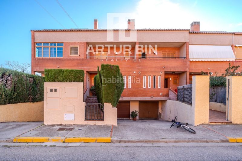 Foto 25eea00e-c5d0-4d39-9f1b-26b309ceed41. Casa adossada amb aparcament piscina a Mas Camarena Bétera