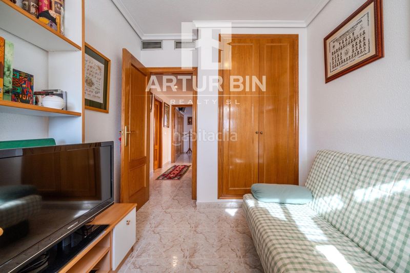 Foto 59a436c1-4772-4af5-8796-c5cde6d6aef4. Casa adossada amb aparcament piscina a Mas Camarena Bétera