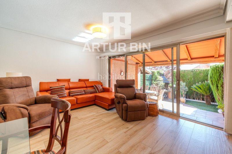 Foto 721ed594-e49d-4a57-be8c-ac1e61034771. Casa adossada amb aparcament piscina a Mas Camarena Bétera