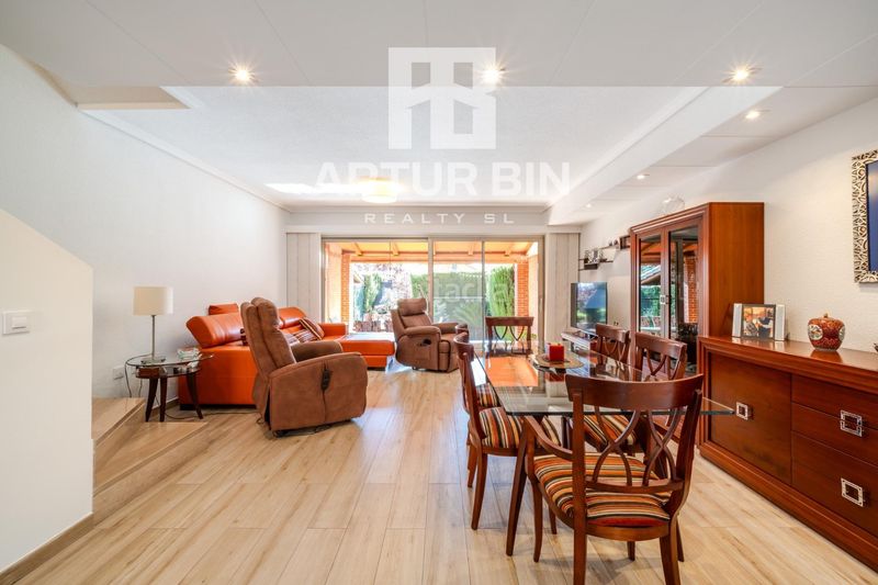 Foto 8d26f5d3-e7c0-4e85-9977-1b36ab6b02ff. Casa adossada amb aparcament piscina a Mas Camarena Bétera