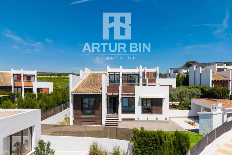 Foto cca3ab92-cdf0-407d-bb79-cd7413759131. Casa amb aparcament a El Bosque Chiva