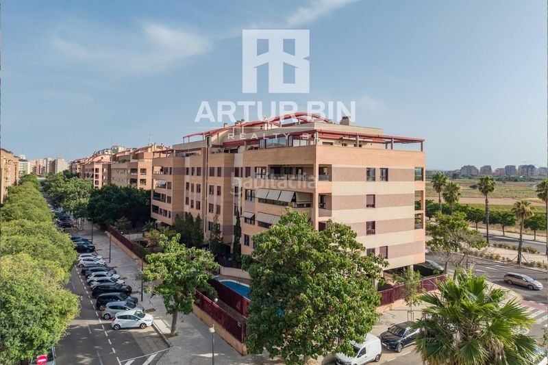 Foto da182308-86fb-485c-b846-17c032b034e4. Àtic amb calefacció aparcament piscina a Barrio de Campanar Valencia