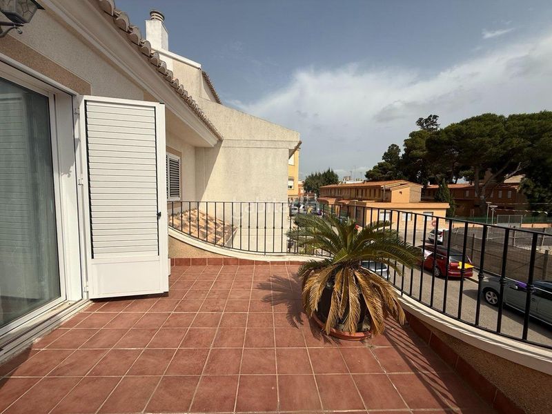Foto 0d969f78-0e09-4b43-aa29-09d0315f4e65. Casa adossada amb aparcament a Polinyà de Xúquer