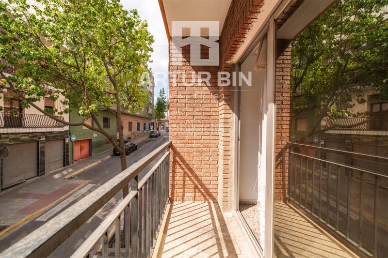 Foto a413b410-ae61-4d35-a049-cf70f36a2d86. Pis a El Mercado Manises