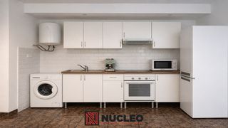 Appartement  Carrer josep ramón batalla. Luminoso entresuelo con ascensor, exterior y listo para entrar a
