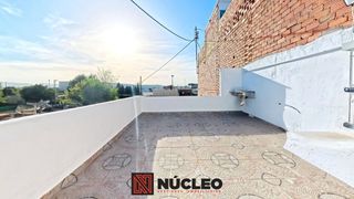Reihenhaus  Carrer del riu d'anna. Chalet adosado en venta en zona estación-universidad