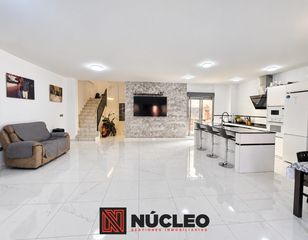 Casa a schiera in Onda. Casa adosada reformada en monteblanco – 3 habitaciones, gran sal