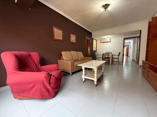 Pis  Carrer de ribelles comn. Amplio y luminoso piso de 3 habitaciones en la zona sur de caste