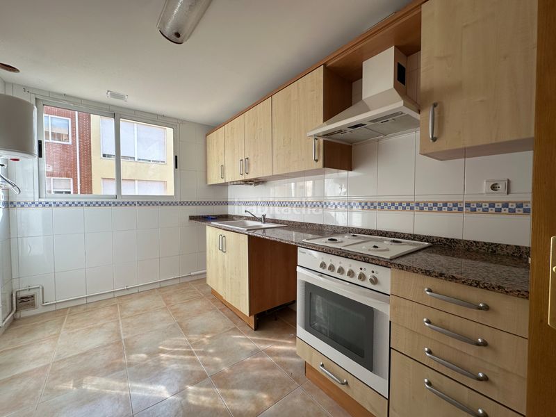 Foto f5abad26-8cc7-4e11-9f26-e9387a33e1ac. Pis amb calefacció aparcament a Onda