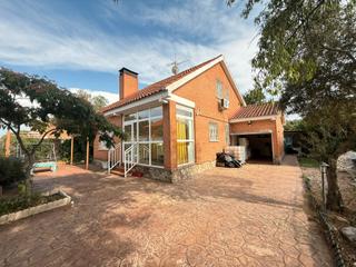 Chalet  Calle de los sauces. Espectacular chalet independiente en pioz