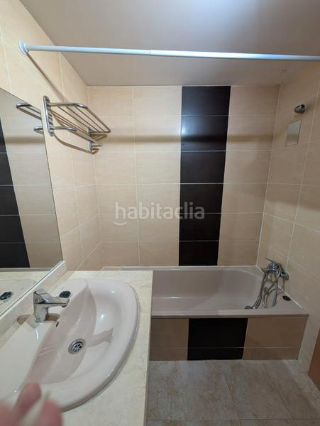 Foto 1d376f58-09d7-405d-9dbc-910f199e5028. Piso en calle josé antonio andrés rodríguez 5 amplio piso en valdeluz – con terraza, piscina, pádel y todo lo que necesitas en Yebes