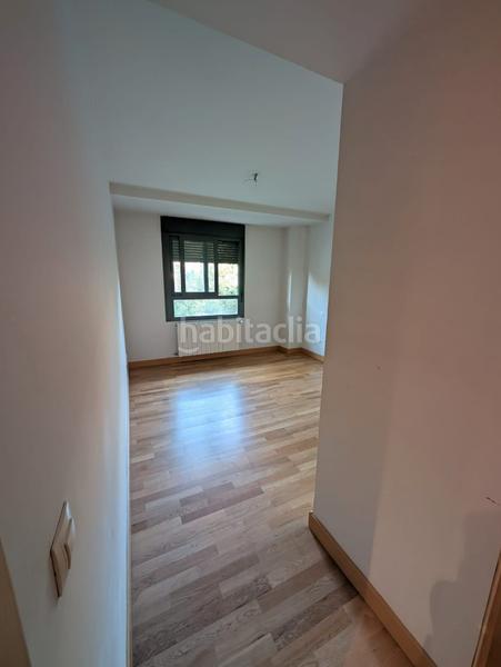 Foto 523d5c04-432f-4198-a59f-255210debbf1. Piso en calle josé antonio andrés rodríguez 5 amplio piso en valdeluz – con terraza, piscina, pádel y todo lo que necesitas en Yebes