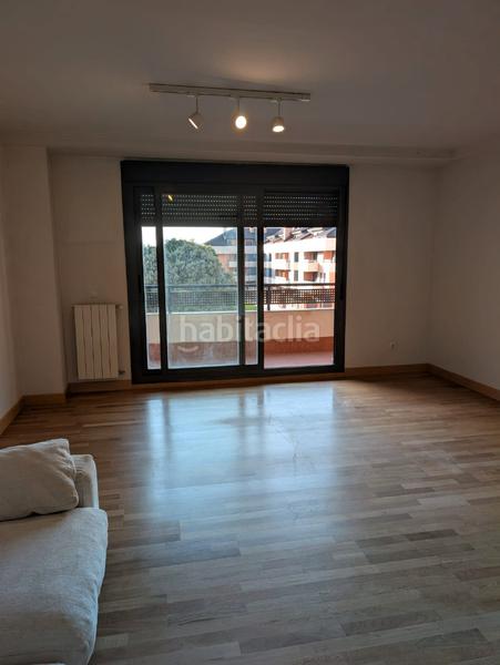 Foto 890beba5-b6a0-499c-8be4-e2630cdb991a. Piso en calle josé antonio andrés rodríguez 5 amplio piso en valdeluz – con terraza, piscina, pádel y todo lo que necesitas en Yebes