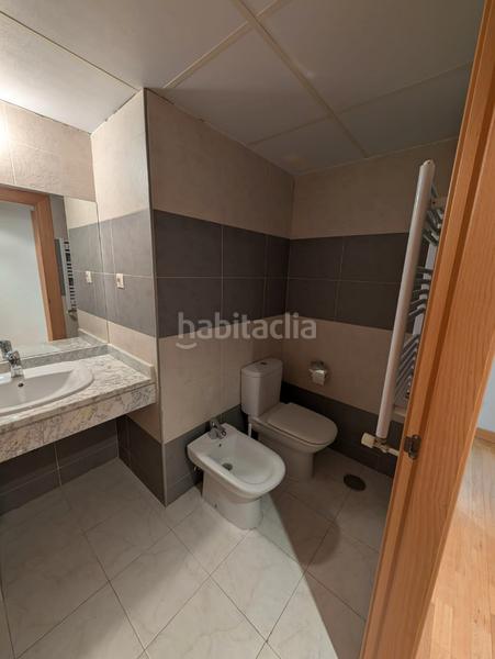 Foto 9c85bc12-d03d-4466-95d7-5815282e2a84. Piso en calle josé antonio andrés rodríguez 5 amplio piso en valdeluz – con terraza, piscina, pádel y todo lo que necesitas en Yebes