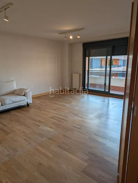 Foto aa2503c8-fcbd-4196-883f-8195f6edd01f. Piso en calle josé antonio andrés rodríguez 5 amplio piso en valdeluz – con terraza, piscina, pádel y todo lo que necesitas en Yebes