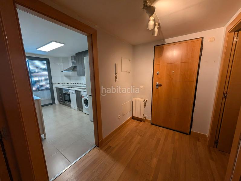 Foto c2e6183a-8976-411a-bab0-254e3c7fdd86. Piso en calle josé antonio andrés rodríguez 5 amplio piso en valdeluz – con terraza, piscina, pádel y todo lo que necesitas en Yebes