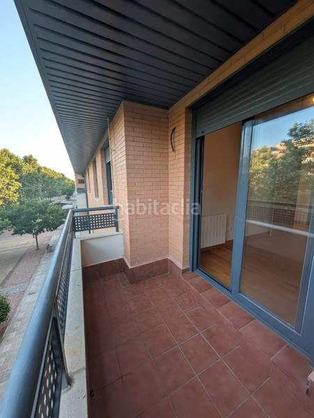 Foto d69d9107-b6b3-44d3-b395-465b088f2e6a. Piso en calle josé antonio andrés rodríguez 5 amplio piso en valdeluz – con terraza, piscina, pádel y todo lo que necesitas en Yebes