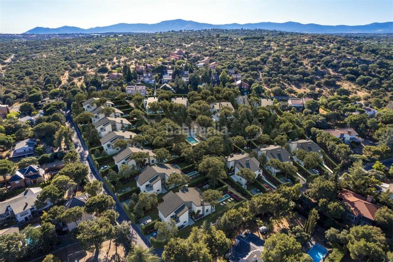 Foto d7ddd4c5-4a3c-473f-a782-cf2986e12978. Casa bifamiliare 265m<sup>2</sup> in calle fresno 9 in Parquelagos-Puente Nuevo Galapagar