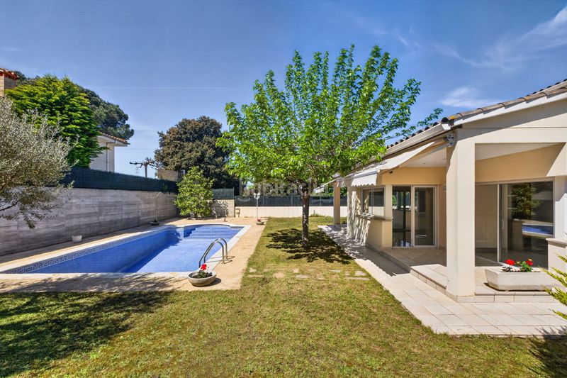 Foto 5f65cdd0-34a0-469a-962b-dea4fa529a0f. Casa amb xemeneia calefacció aparcament piscina a Aiguaviva