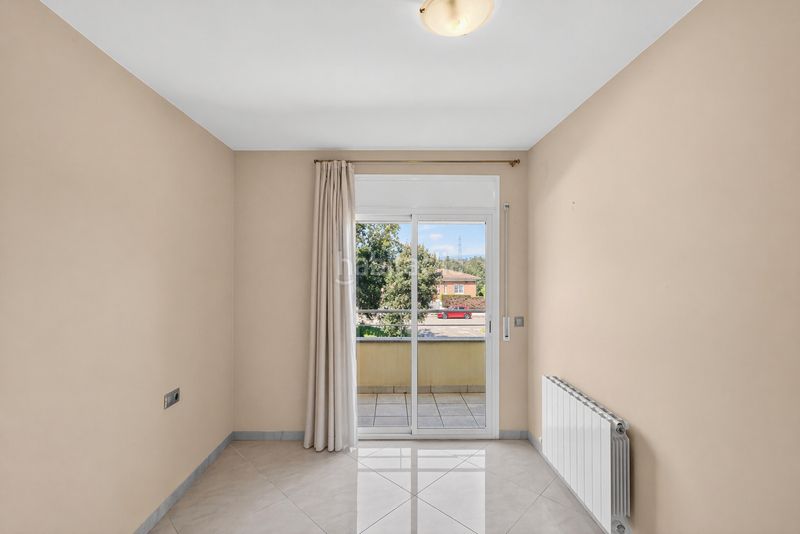 Foto 69f57115-54b2-4a6c-90c7-df9641668a36. Casa amb xemeneia calefacció aparcament piscina a Aiguaviva