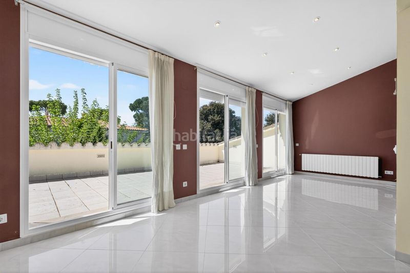 Foto 7208d2f8-b0f4-4c69-8d87-15d9d696dc3c. Casa amb xemeneia calefacció aparcament piscina a Aiguaviva