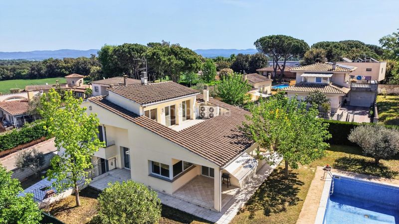 Foto 75c82741-1938-48c1-9e76-75dc97e7b275. Casa amb xemeneia calefacció aparcament piscina a Aiguaviva