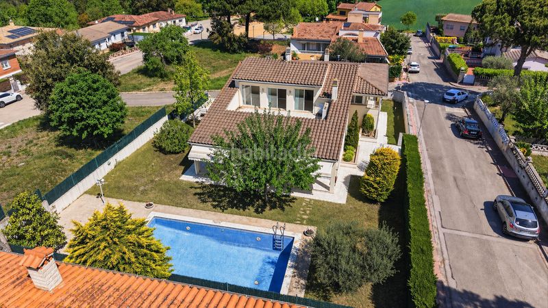 Foto 8eeb0396-90fc-4937-89d9-31526d75676e. Casa amb xemeneia calefacció aparcament piscina a Aiguaviva