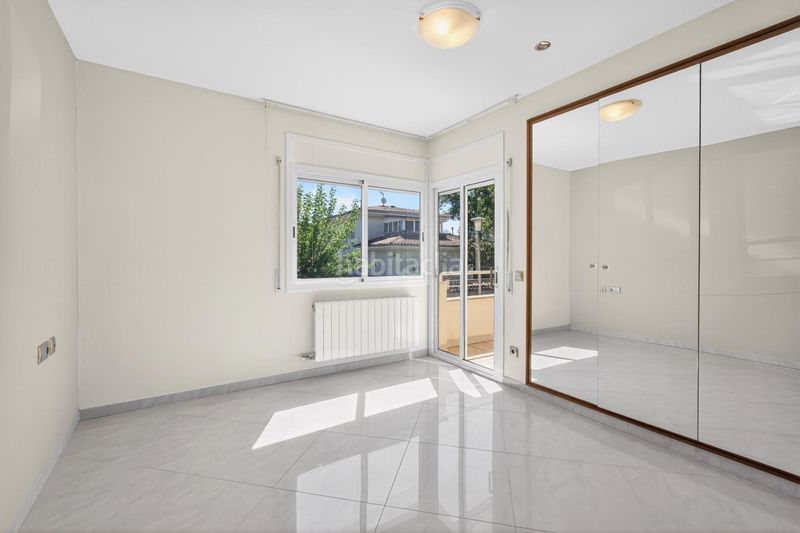 Foto bb10d618-c0a6-4d3a-b18c-232dfcd92479. Casa amb xemeneia calefacció aparcament piscina a Aiguaviva