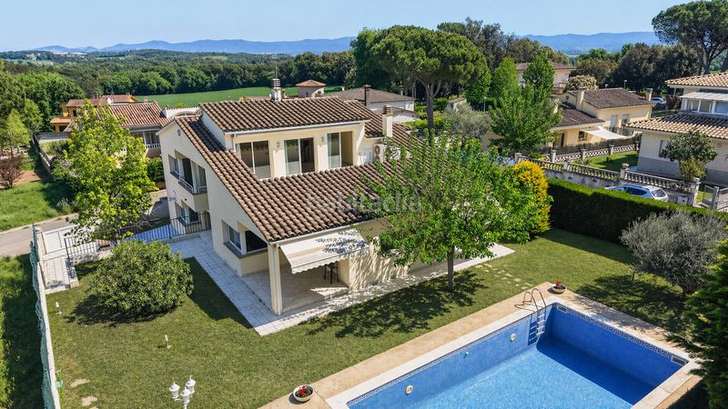 Foto c56d90bd-6830-4f89-8698-1d55cc3a9631. Casa amb xemeneia calefacció aparcament piscina a Aiguaviva