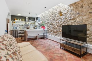 Casa a schiera  Carrer sant marti 23. Cal bonic: una casa singular del segle xix amb jardí, terrassa i