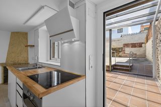 Maison jumelée  Carrer del mig. Casa de poble reformada el 2026, amb pati de 50 m² i ubicació ex