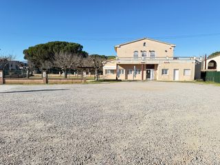 Miete Geschäftsraum in Carrer ginesta 192. Restaurant equipat en lloguer al polígon industrial de riudellot