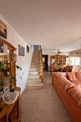House  Atlantida. Chalet pareado esquinero con jardín y piscina en comarruga
